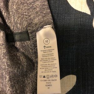 LuLuLemon/Ivivva youth 4 count shrug